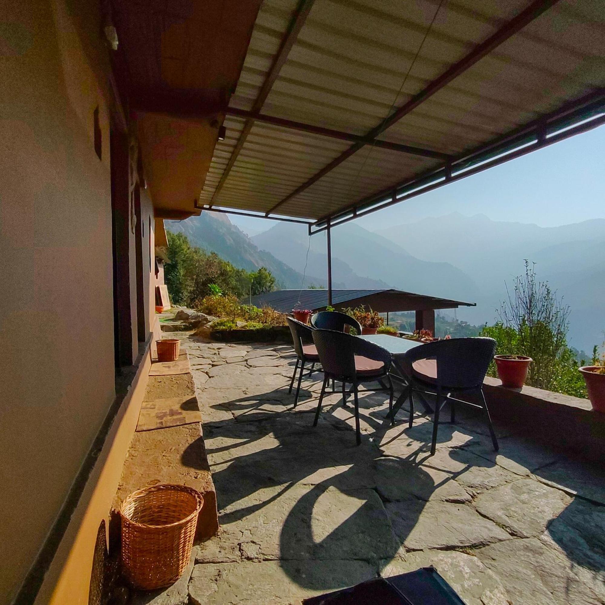 Willa Cafe Buransh Sari Zewnętrze zdjęcie